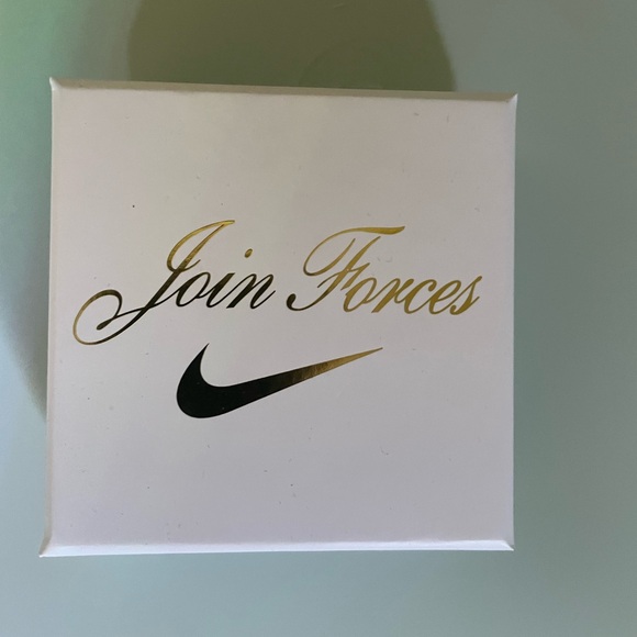 NIB Nike Join Forces Gold Colored Shoe Jewelry - Picture 4 of 5